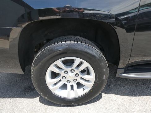 Used 2019 Chevrolet Suburban LT RWD image 34