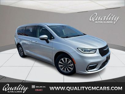 Used 2023 Chrysler Pacifica Touring-L