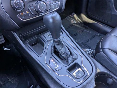 Used 2020 Jeep Cherokee Latitude Plus image 12