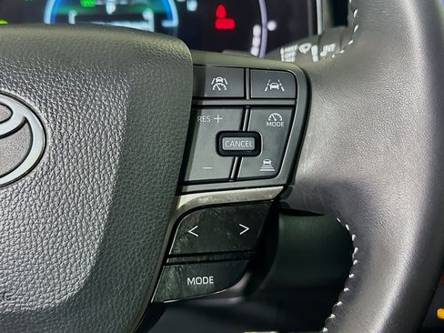 Used 2025 Toyota Camry SE FWD image 17