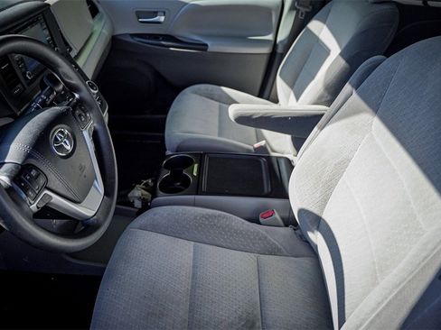 Used 2020 Toyota Sienna LE image 9