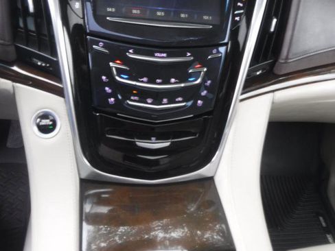 Used 2017 Cadillac Escalade ESV Premium Luxury image 37