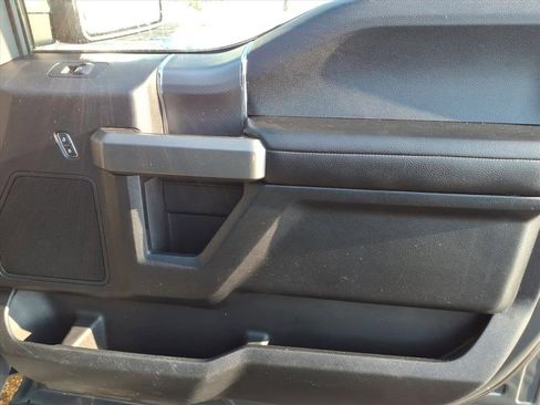 Used 2016 Ford F150 XLT w/ Equipment Group 302A Luxury image 9