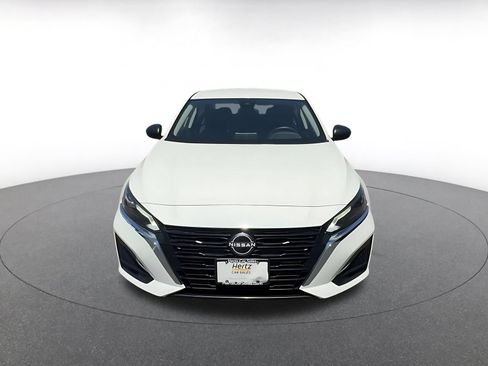Used 2025 Nissan Altima 2.5 SV FWD image 4