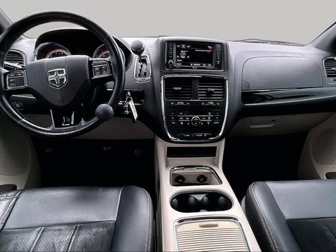 Used 2016 Dodge Grand Caravan SXT FWD image 21