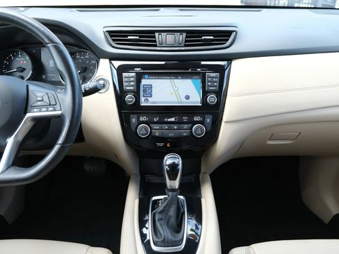 Used 2017 Nissan Rogue SL w/ SL Premium Package image 23