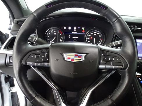 Certified 2022 Cadillac XT6 Premium Luxury w/ Technology Package AWD/4WD image 6