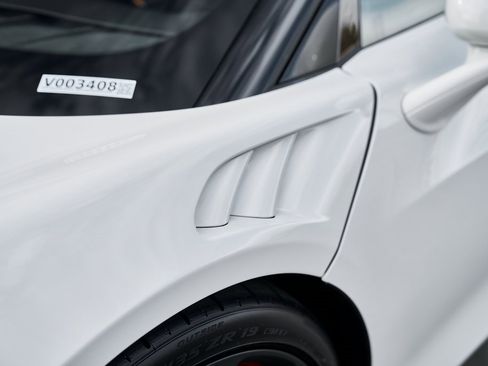 Used 2025 McLaren Artura image 10