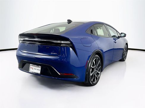 Used 2025 Toyota Prius Plug-In Hybrid image 12