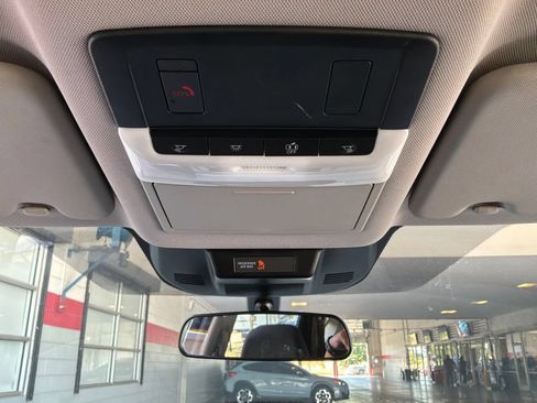 Used 2025 Nissan Rogue SV AWD/4WD image 17