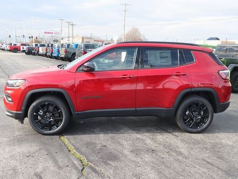 New 2026 Jeep Compass Latitude image 18