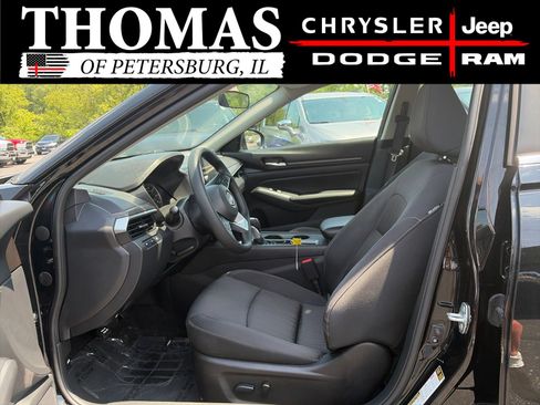 Used 2025 Nissan Altima 2.5 SV FWD image 10