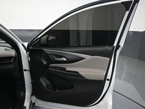 Used 2025 Buick Envista Avenir FWD image 35
