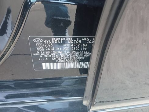 Used 2025 Genesis G70 2.5T RWD image 3
