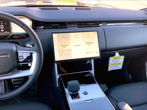 New 2026 Land Rover Range Rover SE image 8