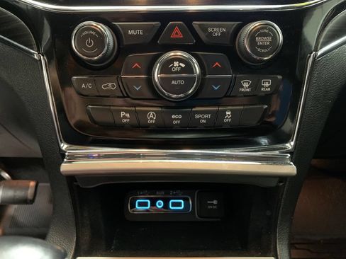 Used 2020 Jeep Grand Cherokee Limited AWD/4WD image 12