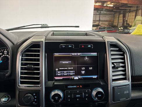 Used 2015 Ford F150 Platinum w/ Equipment Group 701A Luxury AWD/4WD image 14
