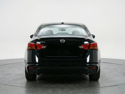 Used 2025 Nissan Altima 2.5 SV FWD image 7