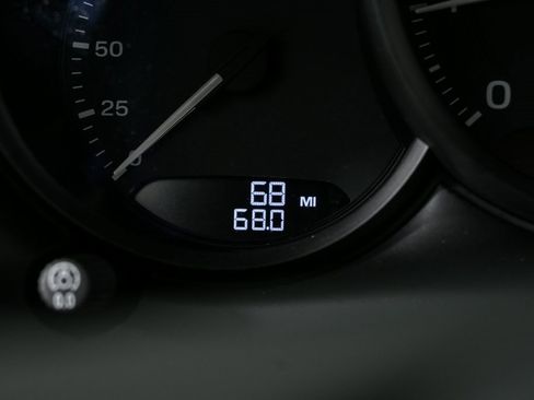 New 2025 Porsche Macan image 12