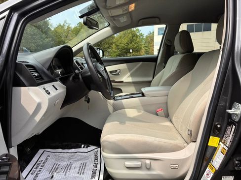 Used 2011 Toyota Venza AWD image 11