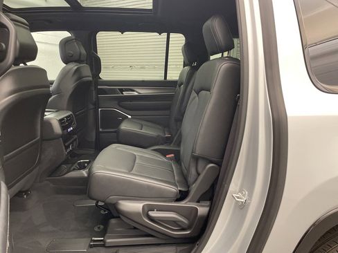 New 2025 Jeep Wagoneer L Series II w/ Convenience Group I image 20