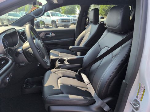 New 2027 Chrysler Pacifica LX FWD image 17