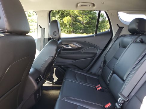 Used 2023 GMC Terrain SLT image 12