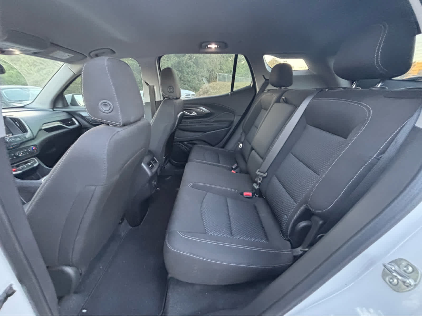 Used 2024 GMC Terrain SLE w/ Driver Convenience Package AWD/4WD image 4