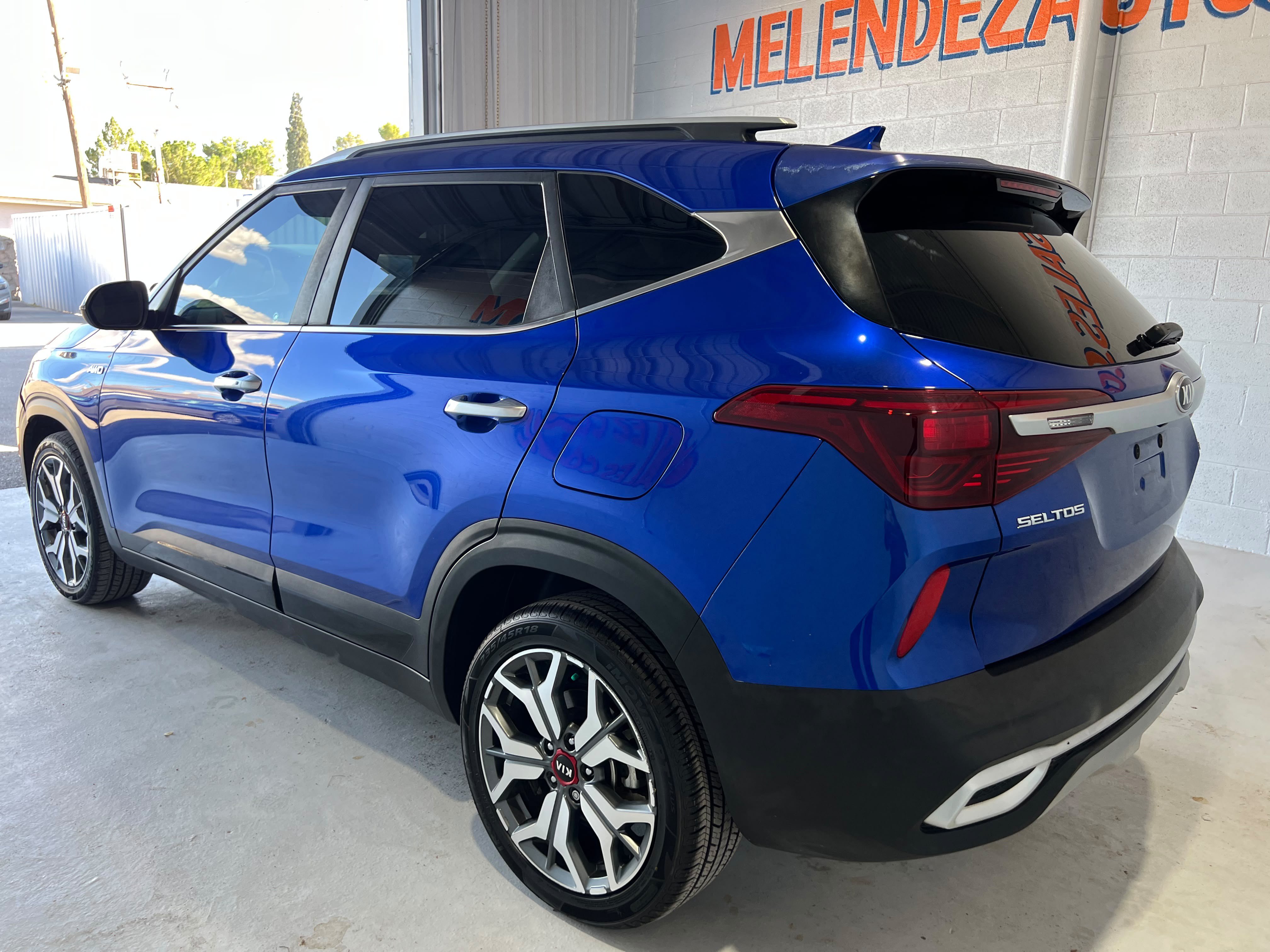 Used 2021 Kia Seltos SX w/ SX Sunroof Package AWD/4WD image 3