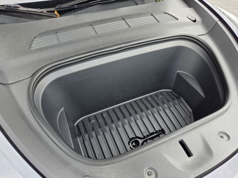 Used 2024 Tesla Model Y 2WD image 19
