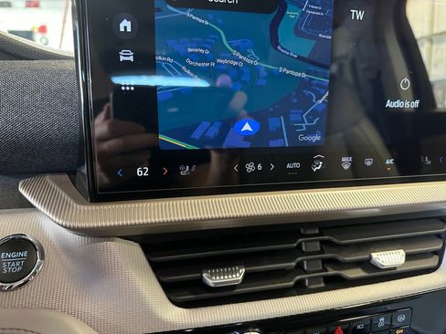 Used 2025 Ford Explorer Active w/ Active Comfort Package image 21