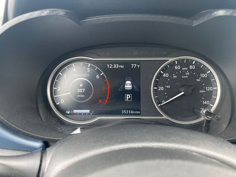 Used 2025 Nissan Versa SV image 43