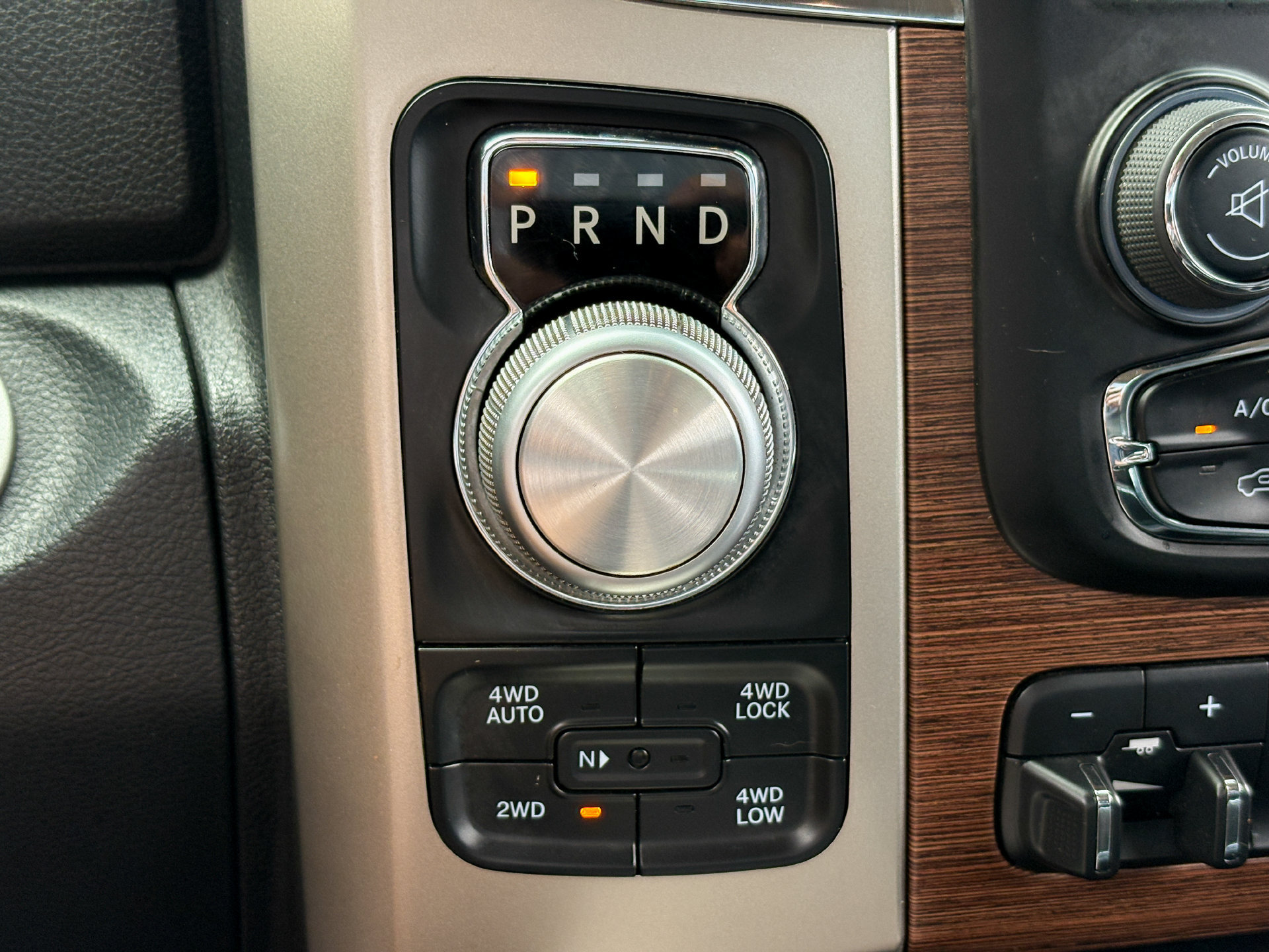 Used 2016 RAM 1500 Laramie w/ Convenience Group AWD/4WD image 32
