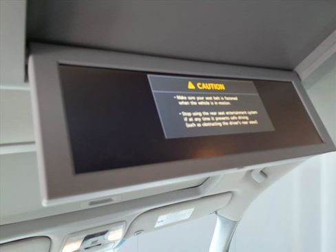 Used 2016 Toyota Sienna XLE image 8