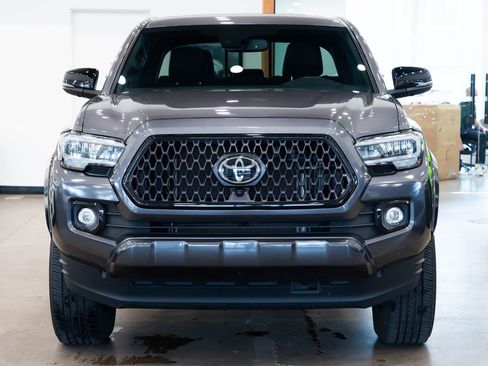 Used 2023 Toyota Tacoma Limited image 2