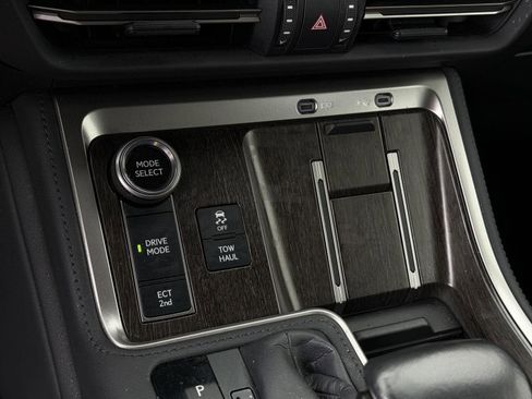 Used 2024 Lexus GX 550 w/ Cold Area Package AWD/4WD image 17