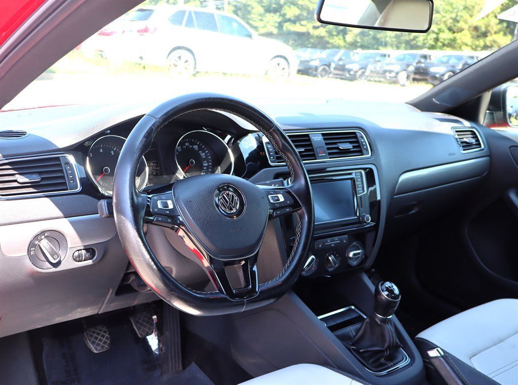 Used 2016 Volkswagen Jetta Sport FWD image 15