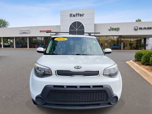 Used 2016 Kia Soul w/ Convenience Package FWD image 2