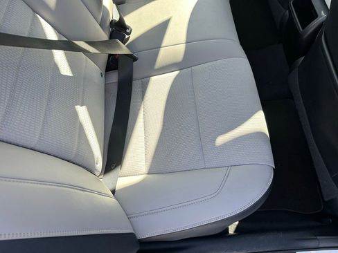 Used 2016 Toyota Camry SE image 18