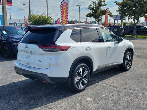 Certified 2025 Nissan Rogue SL FWD image 4