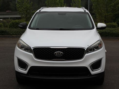 Used 2018 Kia Sorento FWD image 8