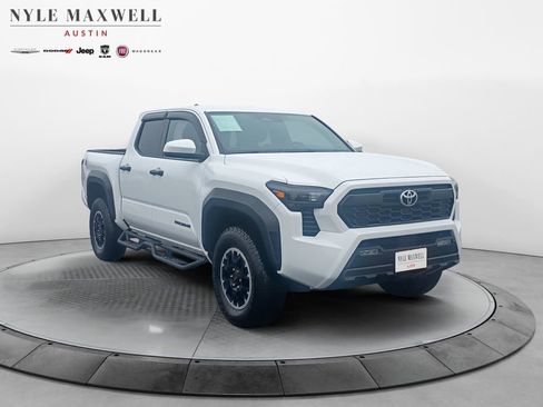 Used 2025 Toyota Tacoma TRD Off-Road AWD/4WD image 2