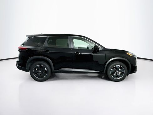 Used 2025 Nissan Rogue SV AWD/4WD image 10