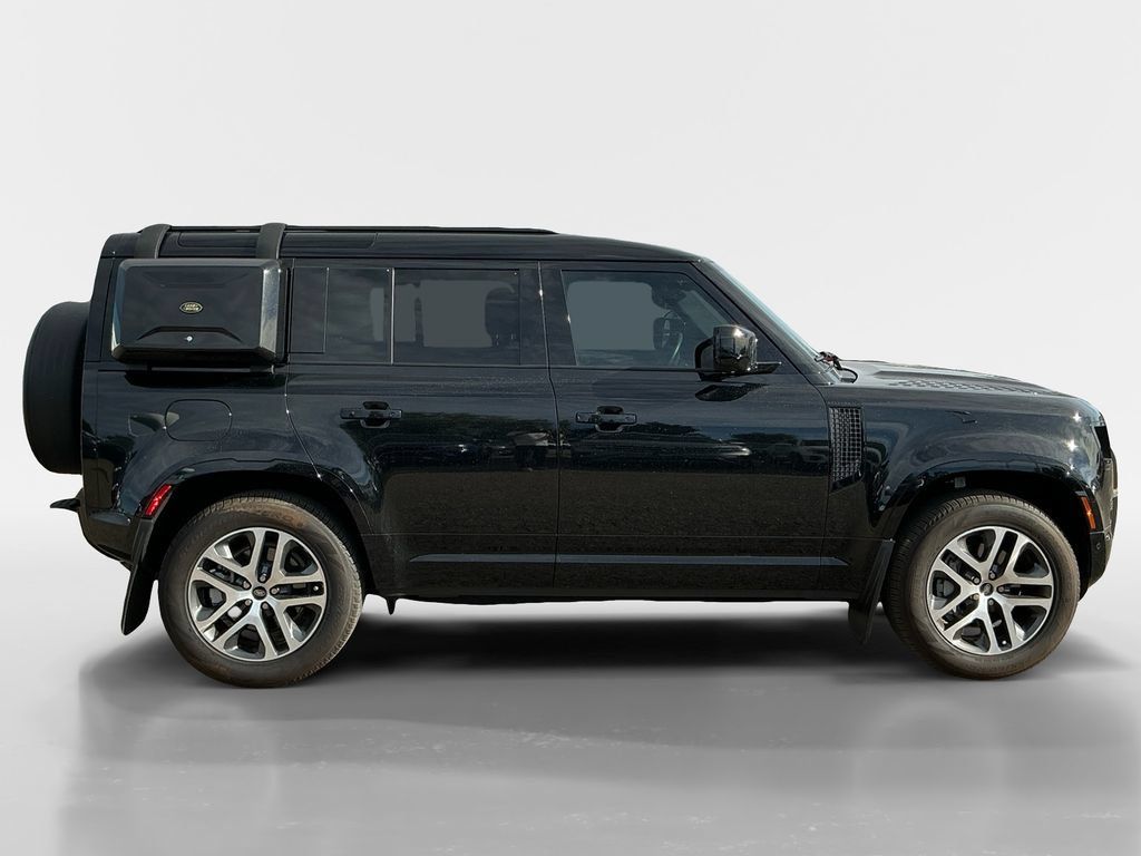 Used 2024 Land Rover Defender 110 X-Dynamic SE AWD/4WD image 6
