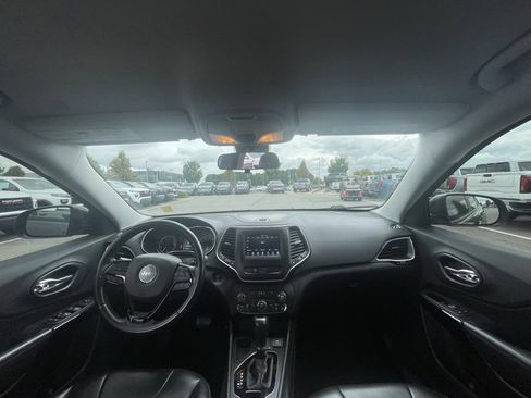 Used 2020 Jeep Cherokee Latitude Plus image 28
