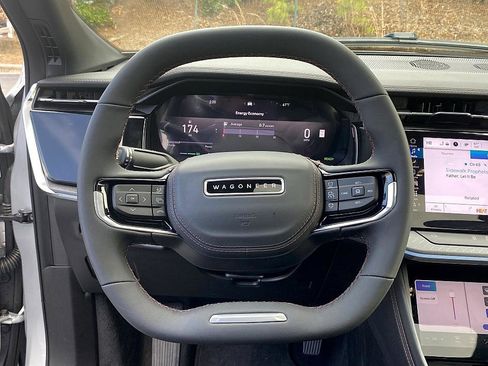 Used 2025 Jeep Wagoneer S Limited image 13