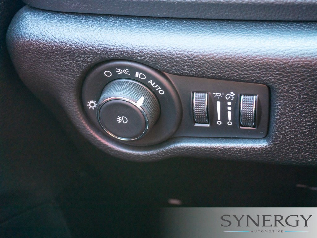 Used 2025 Chrysler Pacifica Limited FWD image 27