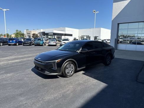 Used 2025 Kia K4 FWD image 3