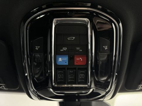 Used 2023 Jeep Grand Cherokee Overland image 23