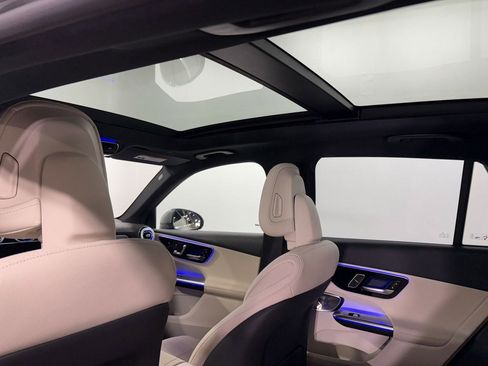 Used 2025 Mercedes-Benz GLC 350e GLC 350e w/ Driver Assistance Package image 25